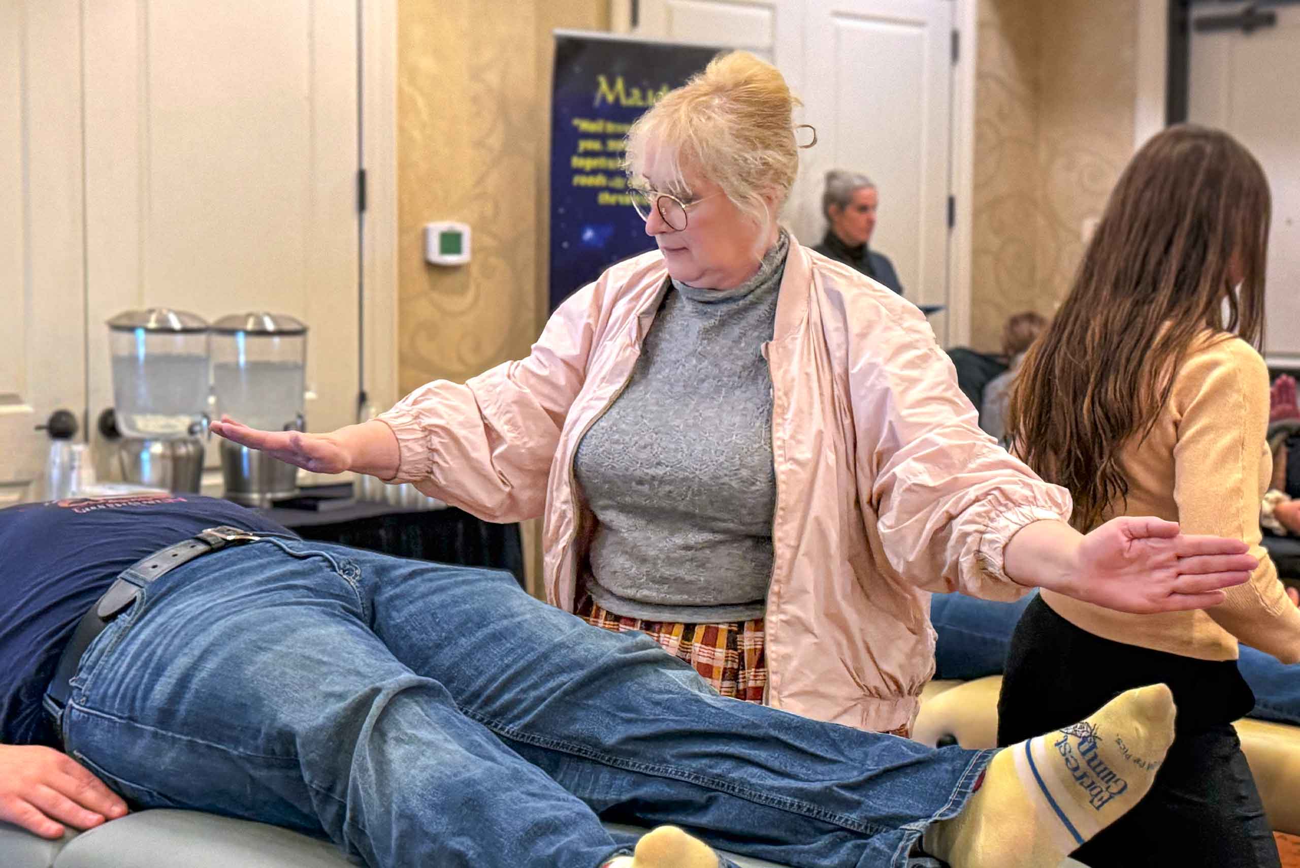 Marconics Teacher Jana Svarckopfa - performs protocol